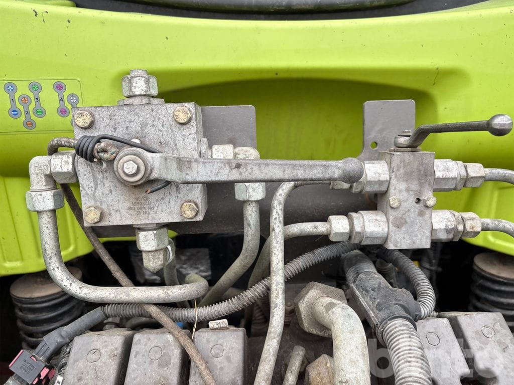 Tracteur agricole CLAAS AXION 830