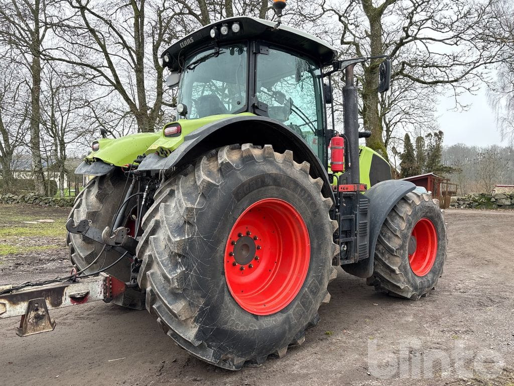 Tracteur agricole CLAAS AXION 830