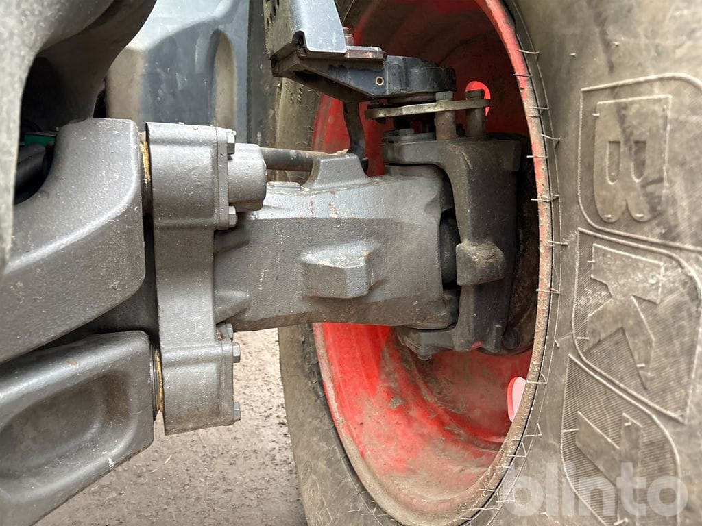 Tracteur agricole CLAAS AXION 830