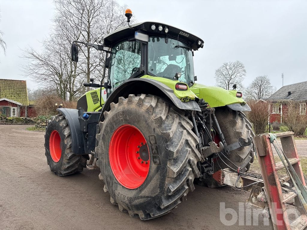 Tracteur agricole CLAAS AXION 830