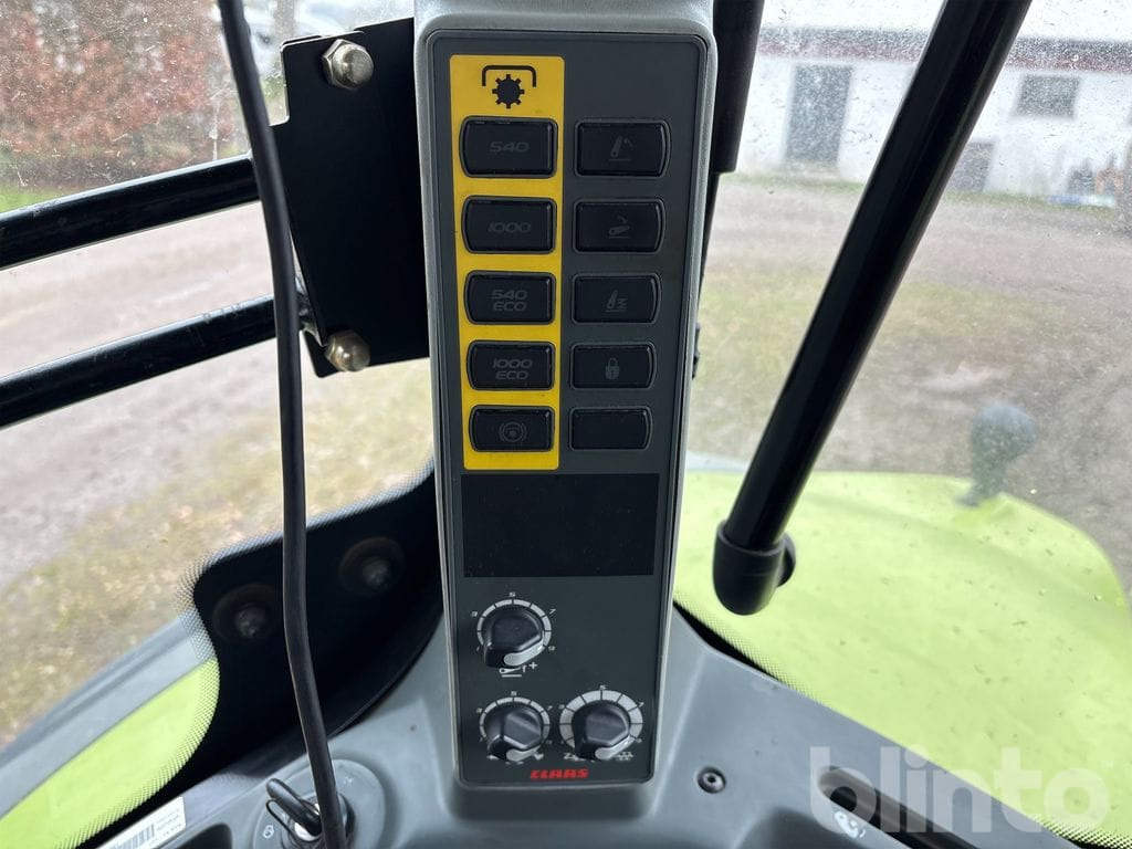 Tracteur agricole CLAAS AXION 830