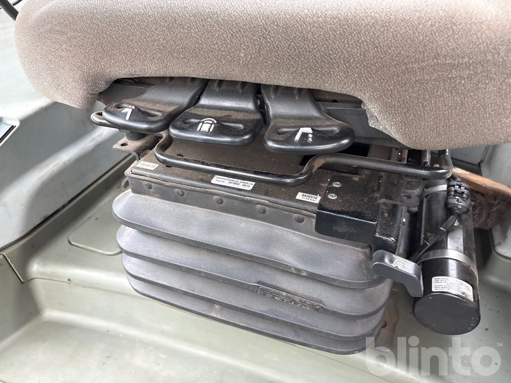 Tracteur agricole CLAAS AXION 830