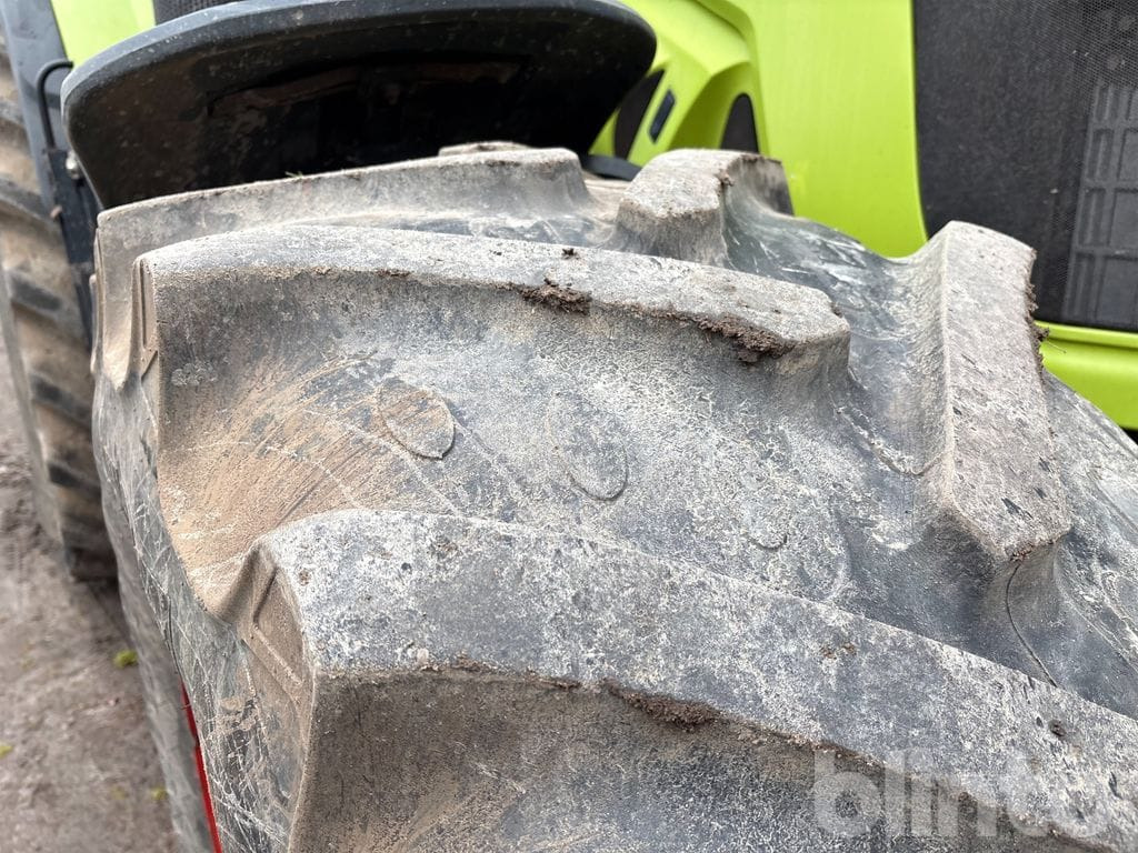 Tracteur agricole CLAAS AXION 830