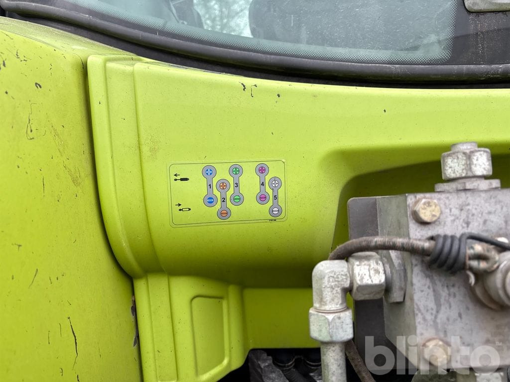 Tracteur agricole CLAAS AXION 830