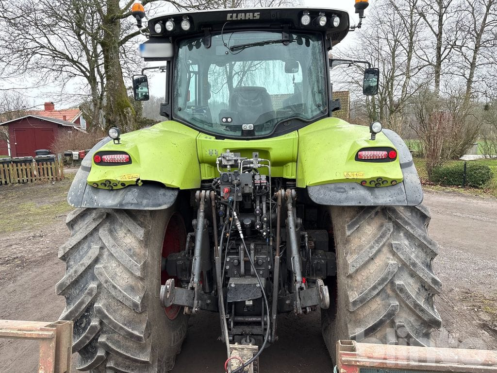 Tracteur agricole CLAAS AXION 830