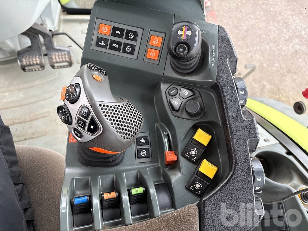 Tracteur agricole CLAAS AXION 830