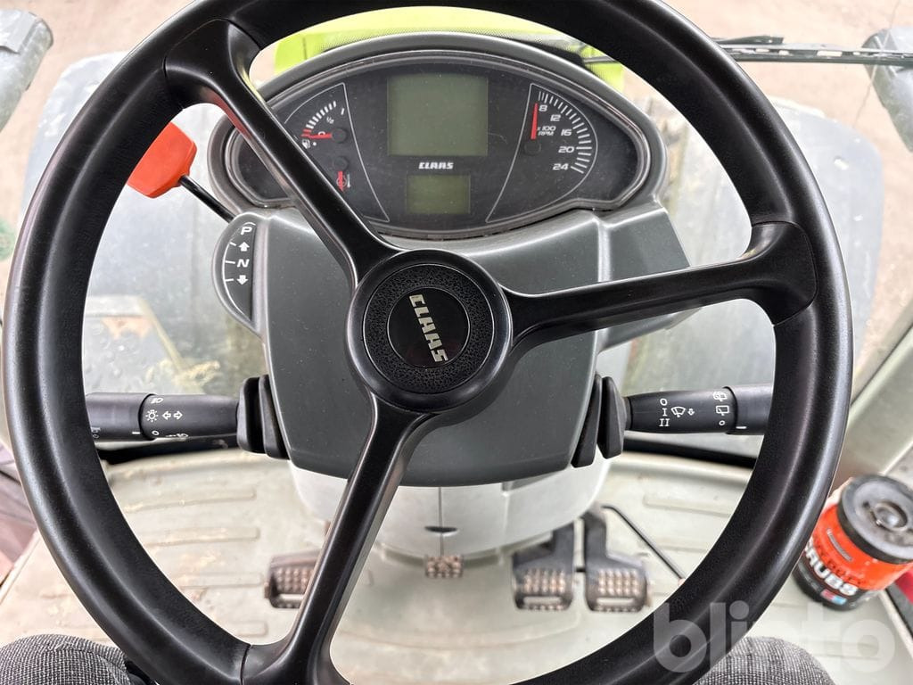 Tracteur agricole CLAAS AXION 830