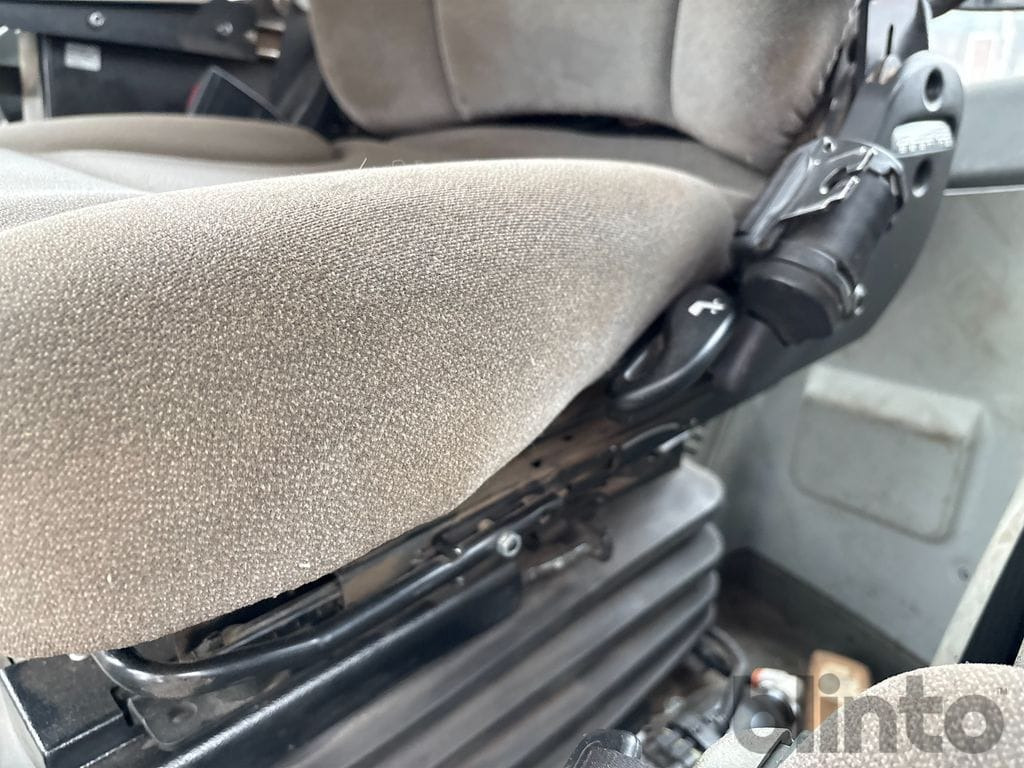 Tracteur agricole CLAAS AXION 830