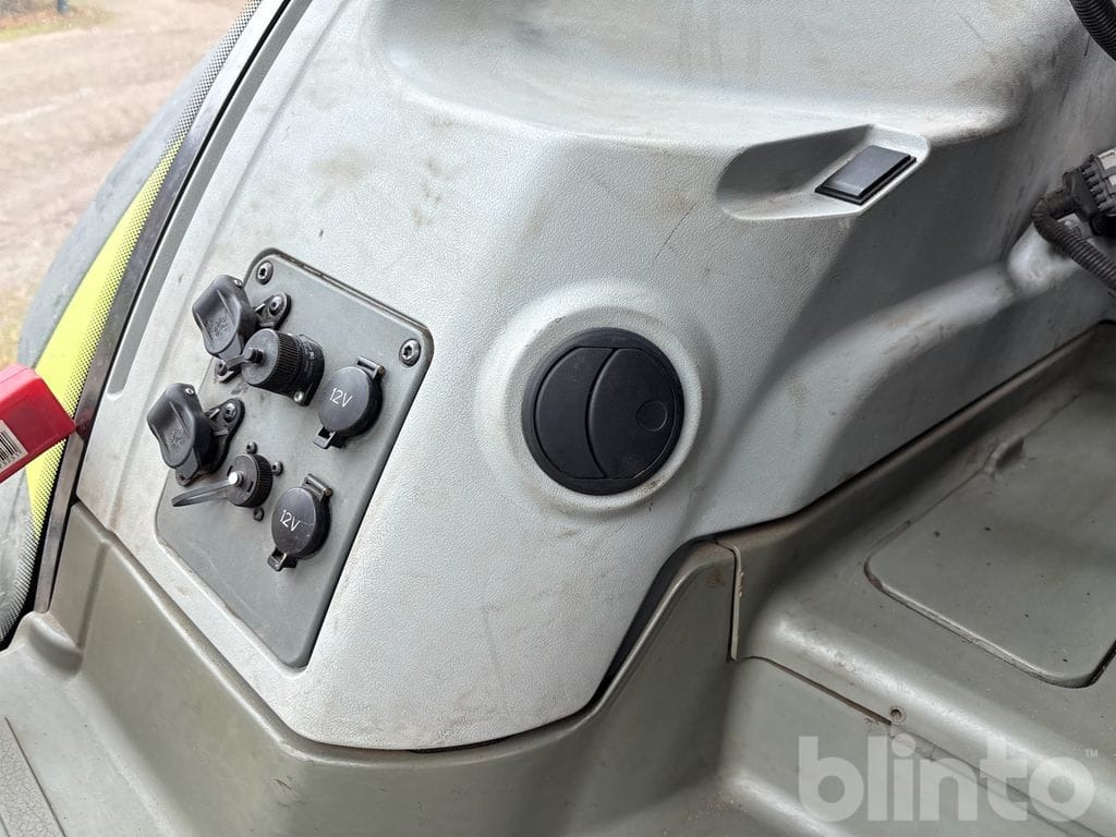 Tracteur agricole CLAAS AXION 830