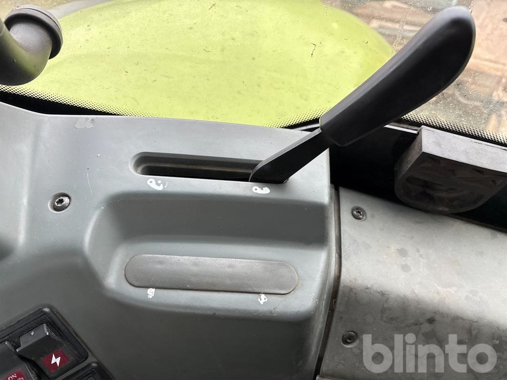 Tracteur agricole CLAAS AXION 830