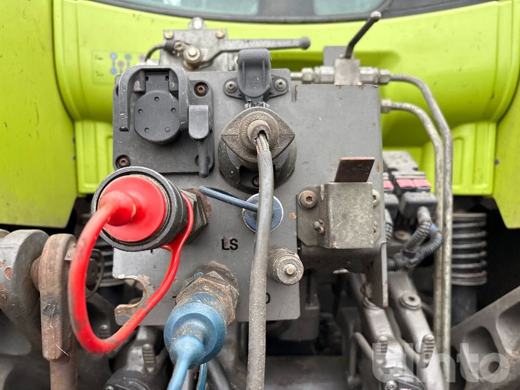 Tracteur agricole CLAAS AXION 830