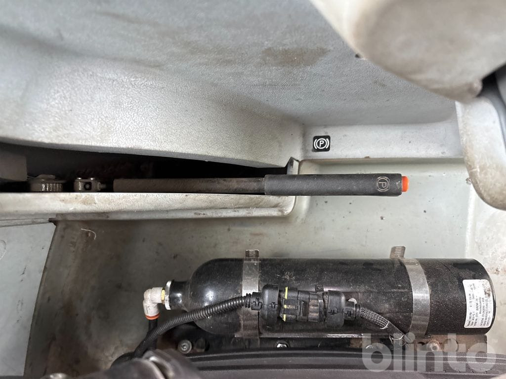 Tracteur agricole CLAAS AXION 830