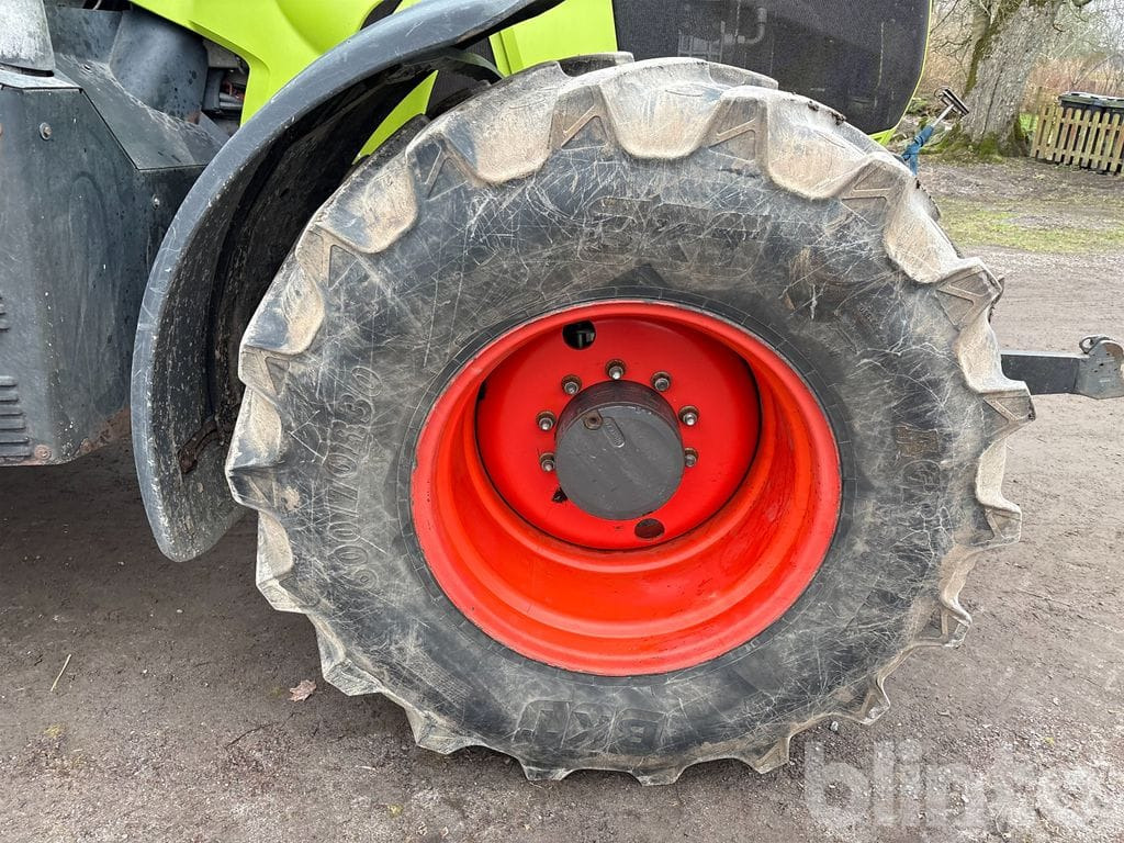 Tracteur agricole CLAAS AXION 830