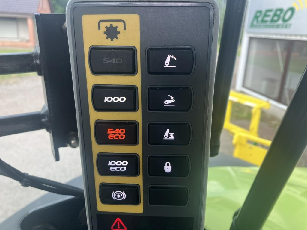 Tracteur agricole CLAAS AXION 830 CMATIC