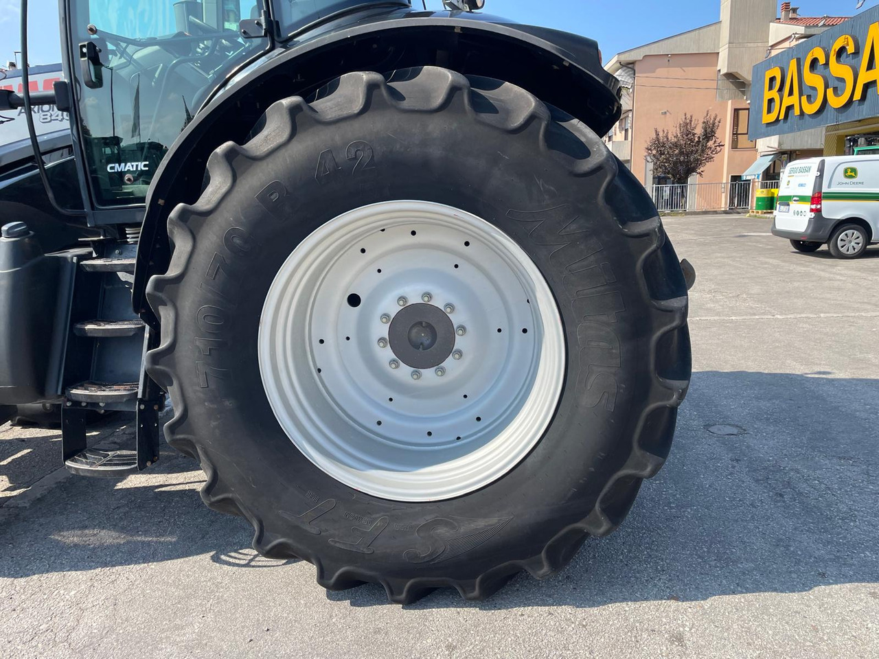 Tracteur agricole CLAAS AXION 840 C-MATIC