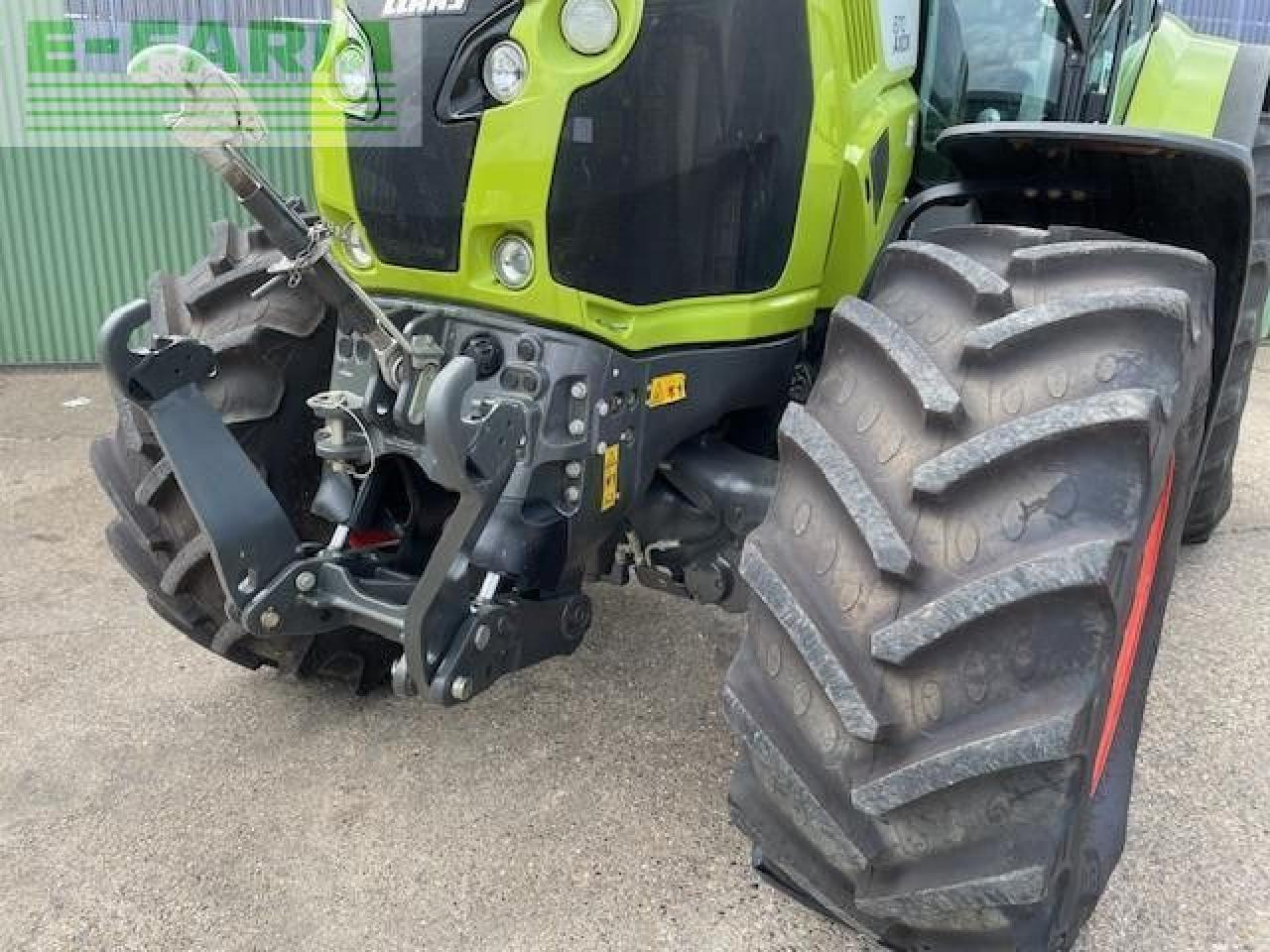 Tracteur agricole CLAAS AXION 870