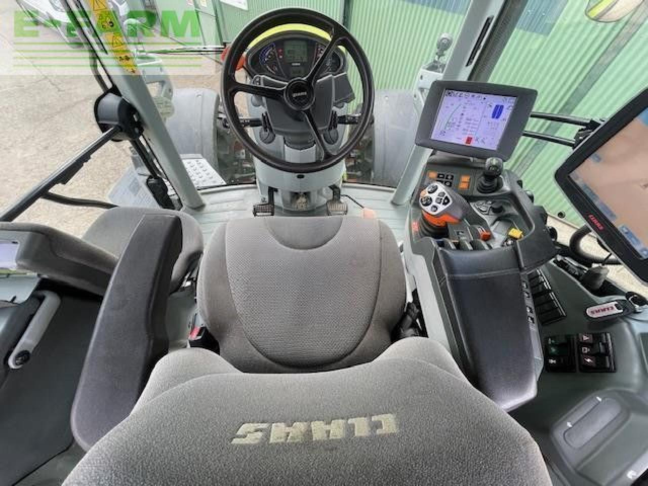 Tracteur agricole CLAAS AXION 870