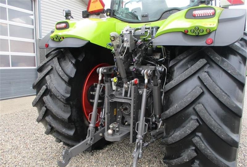 Tracteur agricole CLAAS AXION 870 CMATIC med frontlift og front PTO, GPS