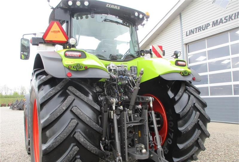 Tracteur agricole CLAAS AXION 870 CMATIC med frontlift og front PTO, GPS
