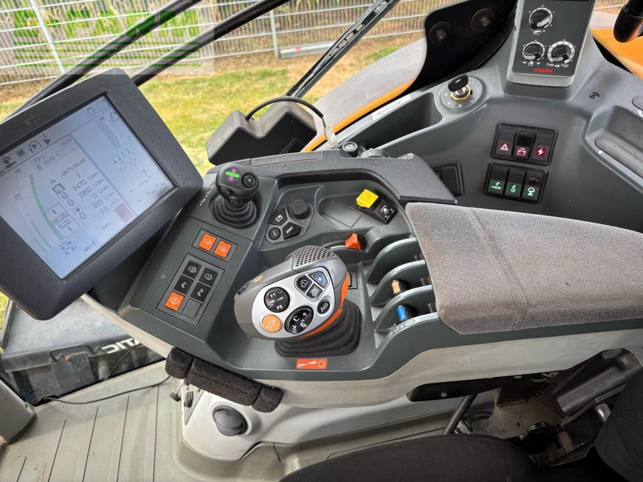 Tracteur agricole CLAAS AXION 920 with SCR