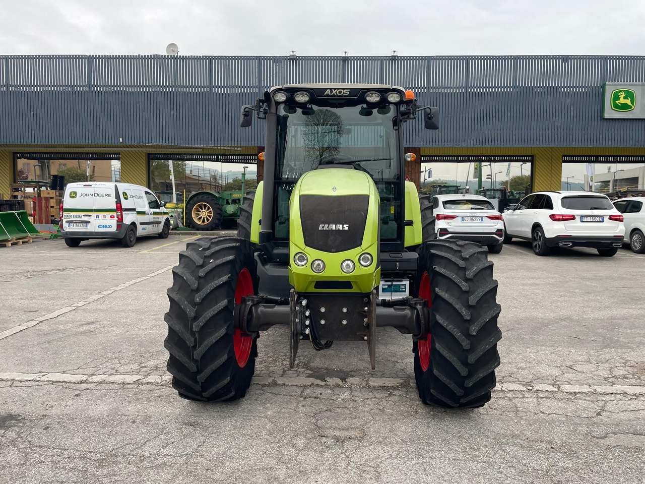 Tracteur agricole CLAAS AXOS 340