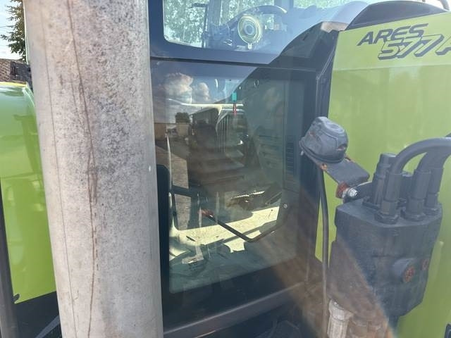 Tracteur agricole CLAAS Ares 577