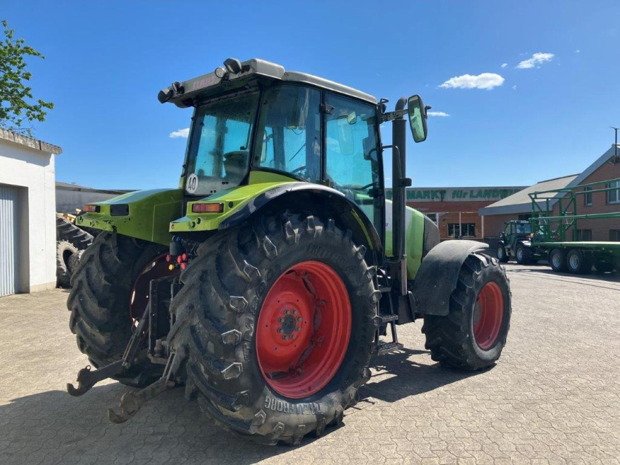 Tracteur agricole CLAAS Ares 696