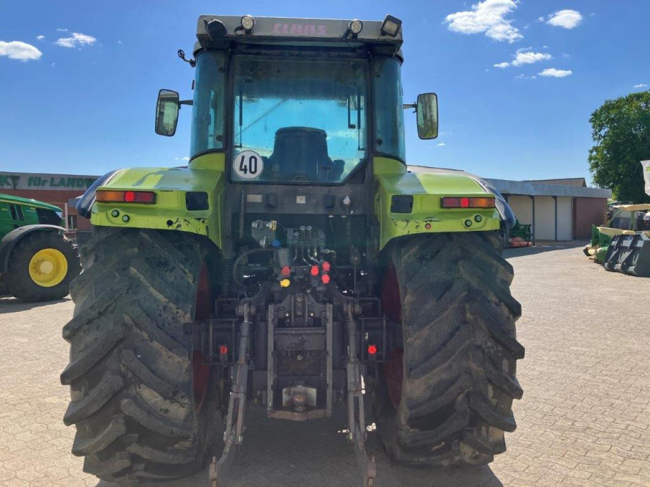Tracteur agricole CLAAS Ares 696