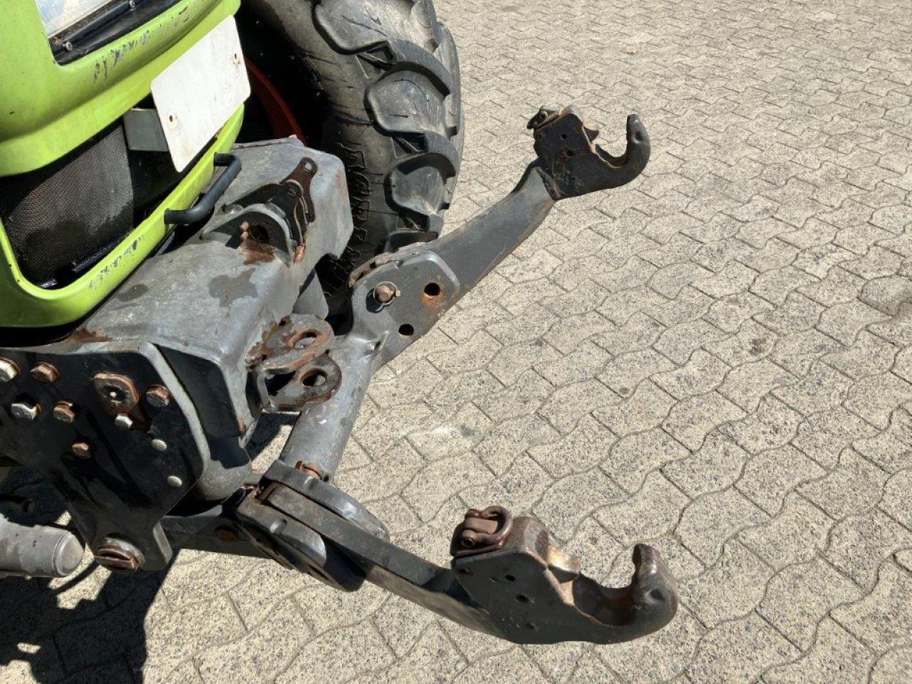 Tracteur agricole CLAAS Ares 696