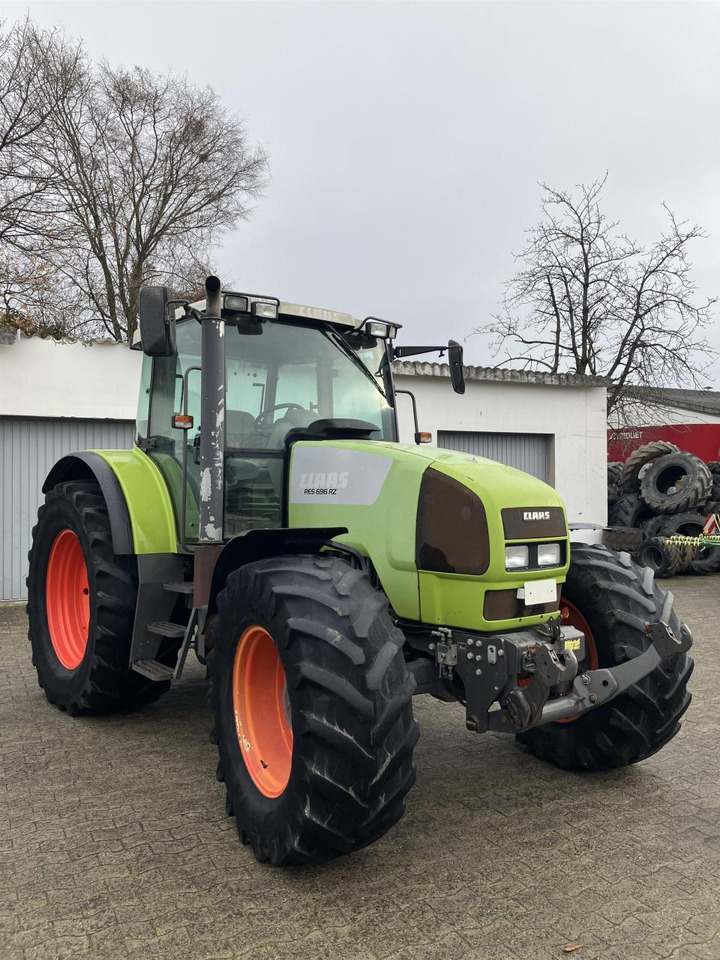 Tracteur agricole CLAAS Ares 696 RZ