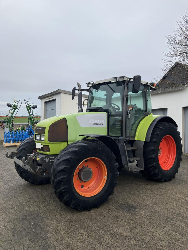 Tracteur agricole CLAAS Ares 696 RZ