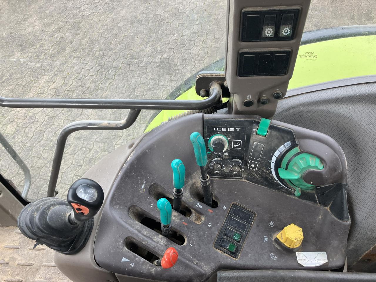 Tracteur agricole CLAAS Ares 696 RZ