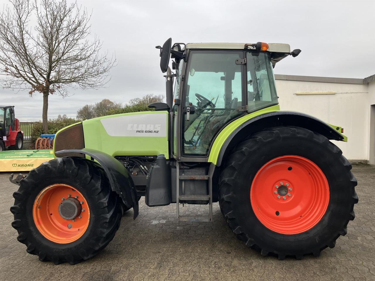 Tracteur agricole CLAAS Ares 696 RZ