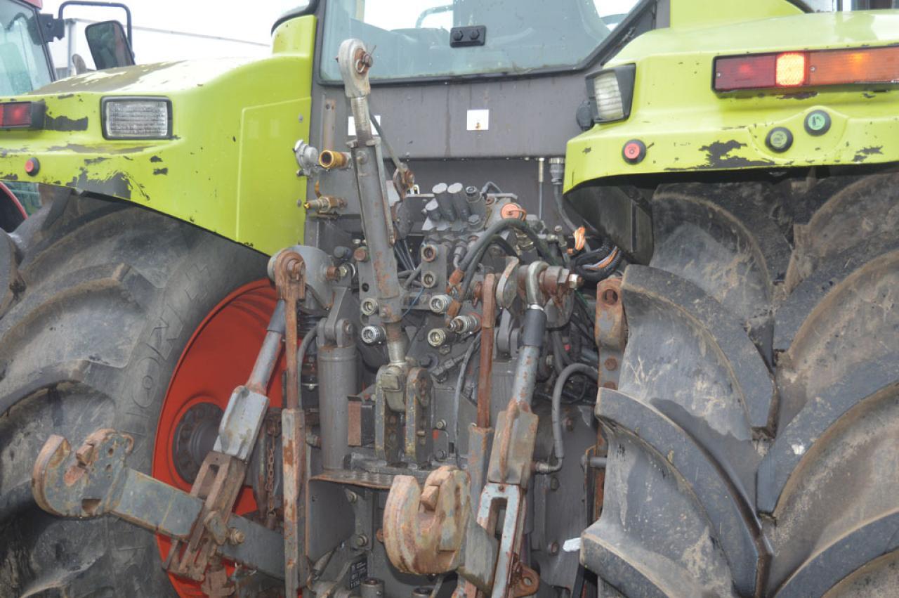 Tracteur agricole CLAAS Ares 697 ATZ