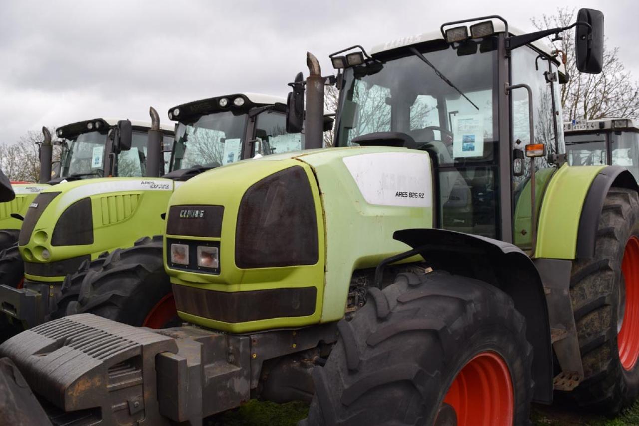 Tracteur agricole CLAAS Ares 826 RZ