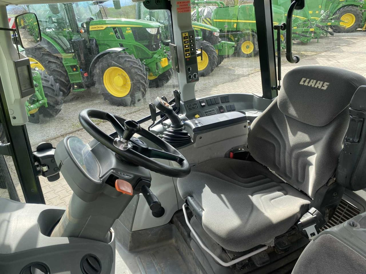 Tracteur agricole CLAAS Arion 420