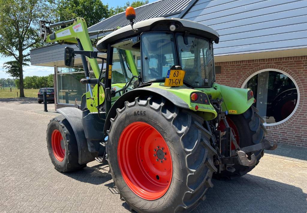 Tracteur agricole CLAAS Arion 420