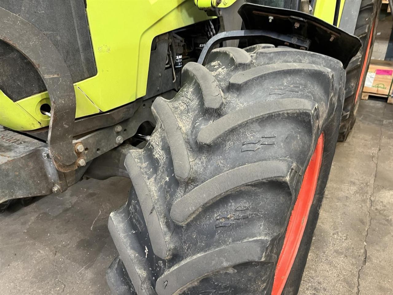 Tracteur agricole CLAAS Arion 420
