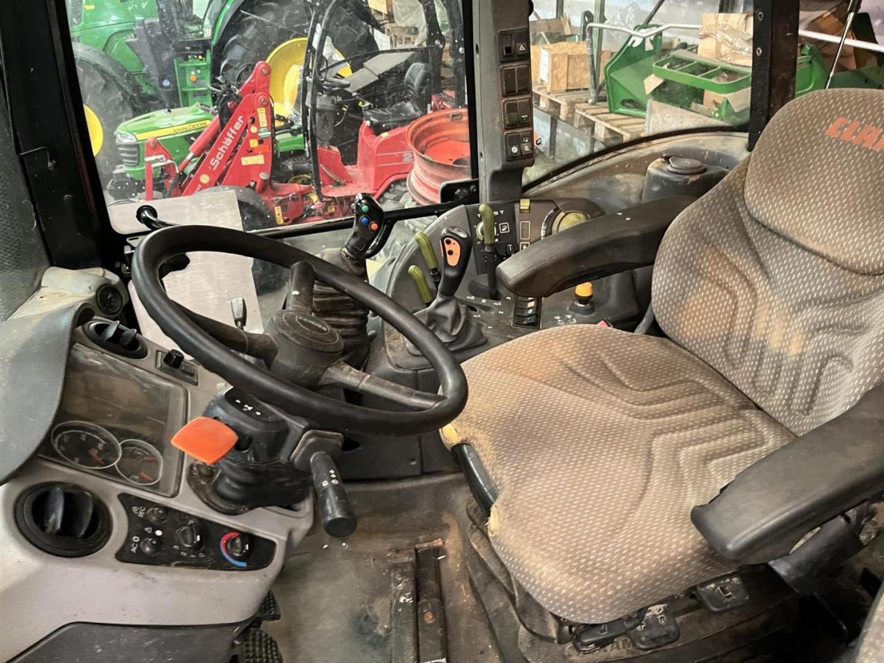 Tracteur agricole CLAAS Arion 420
