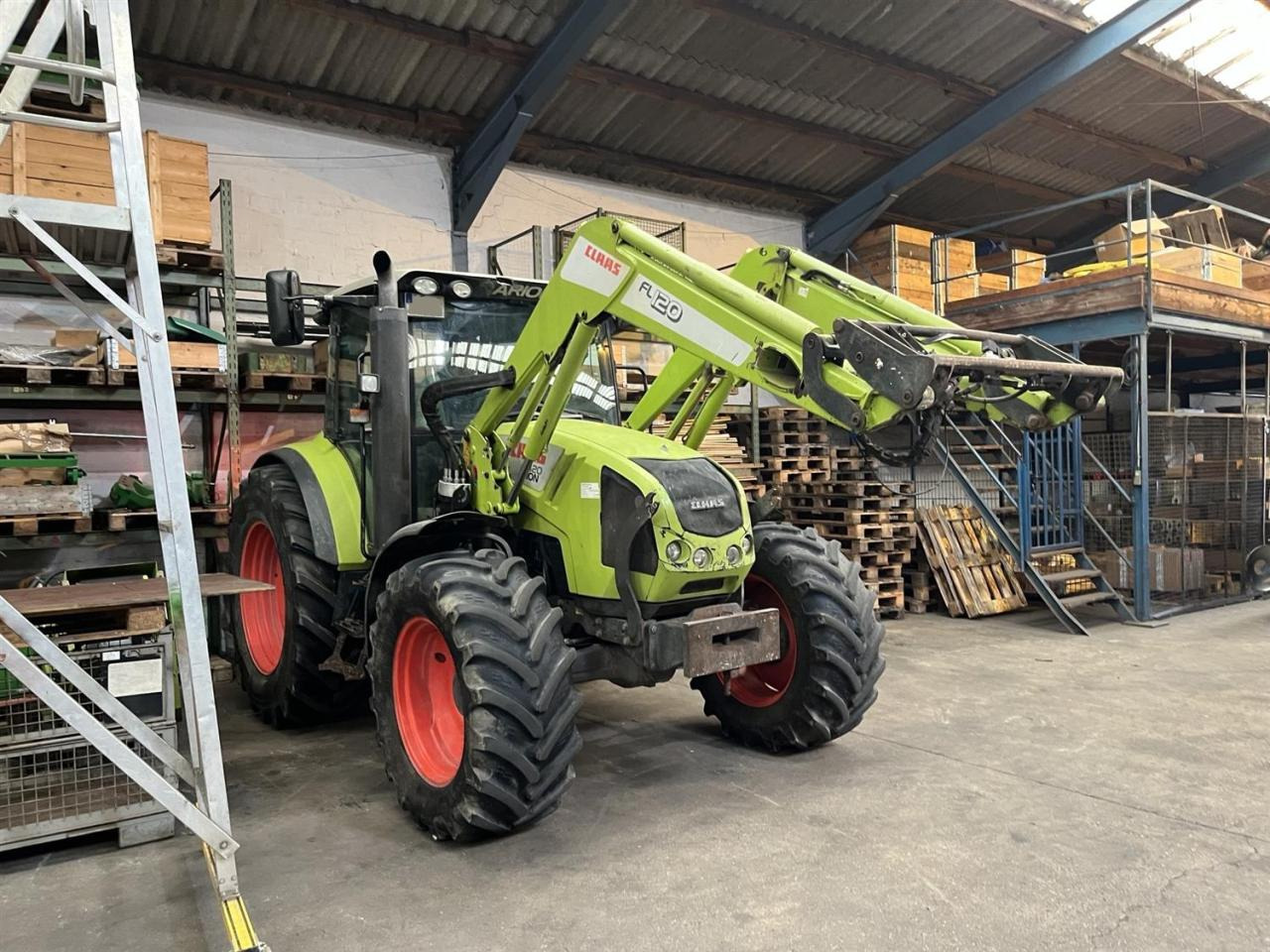 Tracteur agricole CLAAS Arion 420