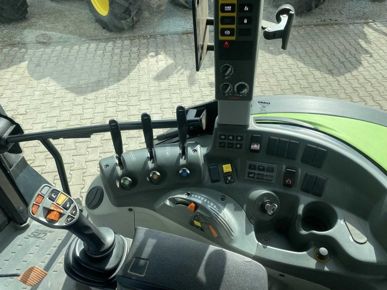 Tracteur agricole CLAAS Arion 420 CIS 2913