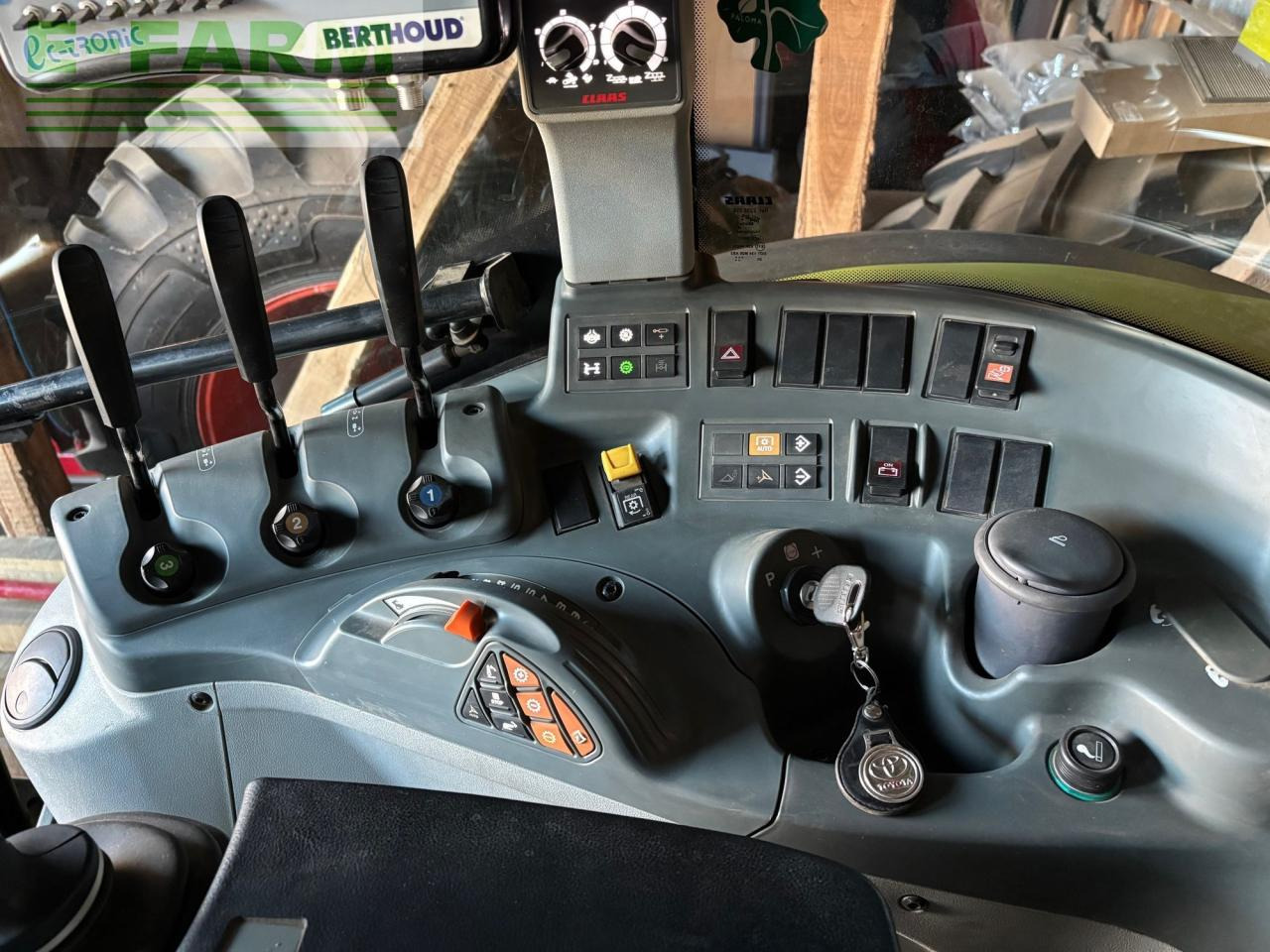 Tracteur agricole CLAAS Arion 440