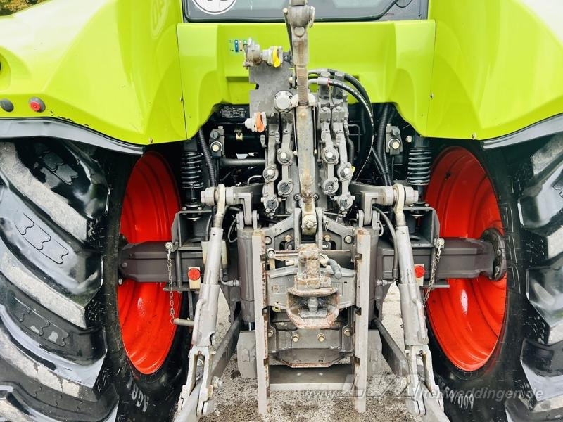 Tracteur agricole CLAAS Arion 520