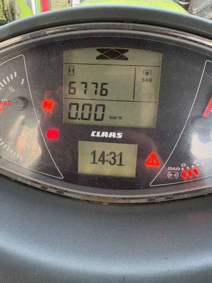 Tracteur agricole CLAAS Arion 550 CMATIC