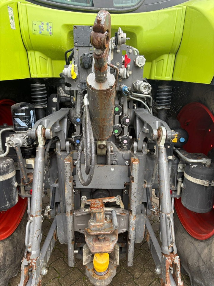 Tracteur agricole CLAAS Arion 550 CMATIC