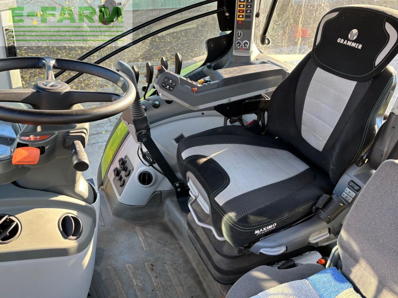 Tracteur agricole CLAAS Arion 610