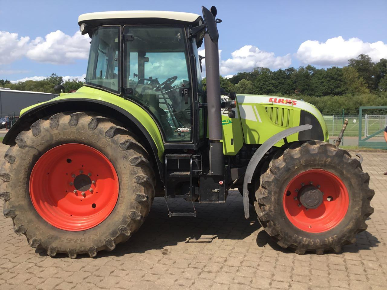 Tracteur agricole CLAAS Arion 630