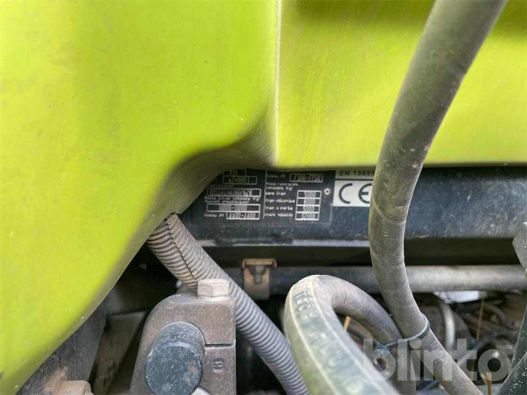 Tracteur agricole CLAAS Arion 640 (2010)