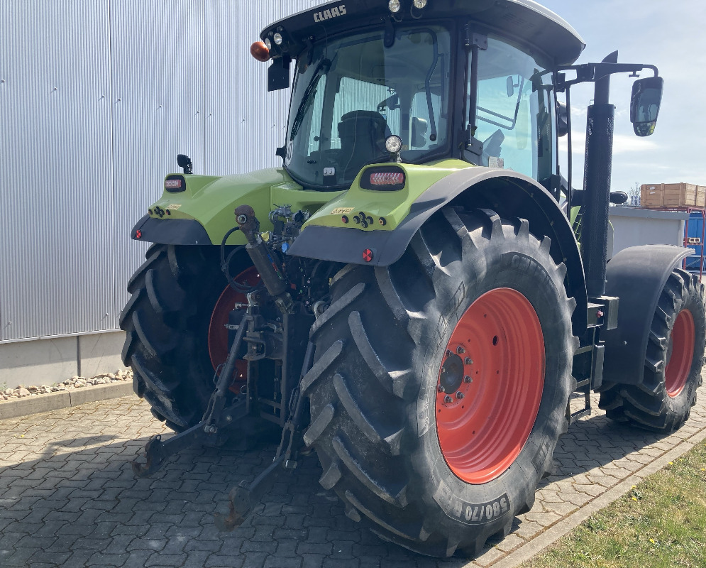 Tracteur agricole CLAAS Arion 650 CEBIS