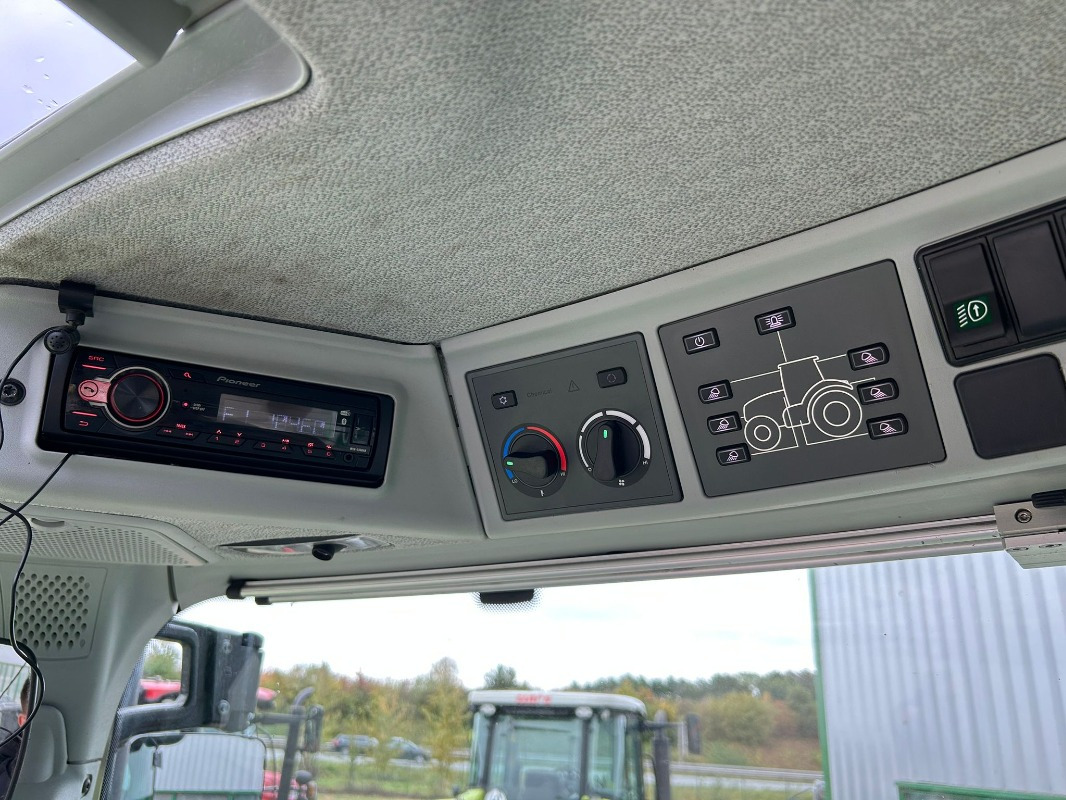 Tracteur agricole CLAAS Arion 660